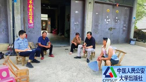 按住Ctrl键+鼠标滚轮缩放