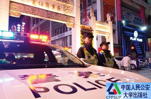 按住Ctrl键+鼠标滚轮缩放