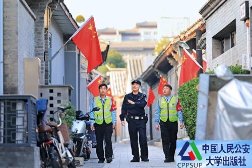 按住Ctrl键+鼠标滚轮缩放