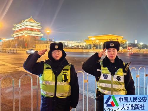 按住Ctrl键+鼠标滚轮缩放