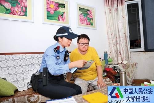 按住Ctrl键+鼠标滚轮缩放